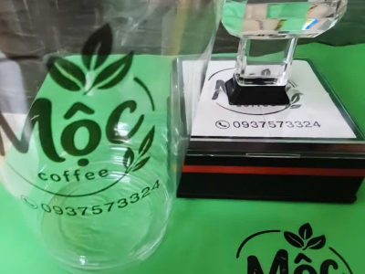 Khắc dấu logo trên ly nhanh chóng, bền đẹp 2026
