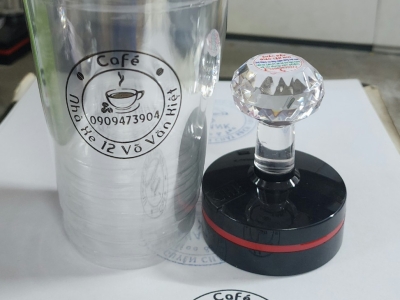 Chuyên khắc dấu đóng ly nhựa đẹp nét | KHẮC DẤU LÊ GIANG