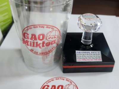 Điểm danh địa điểm làm con dấu in logo lên ly nhựa uy tín, giá tốt