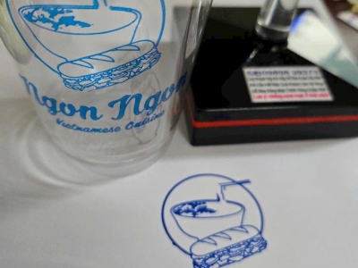 Đừng bỏ lỡ địa chỉ cung cấp con dấu in logo lên ly nhựa TPHCM uy tín