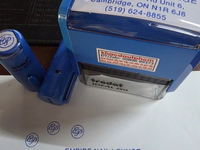 Làm dấu chức danh giám đốc sang trọng và chuyên nghiệp