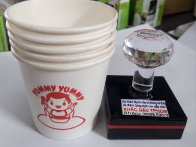 Giải Pháp In Logo Lên Ly Giấy Cho Quán Cafe Bằng Con Dấu Tiết Kiệm