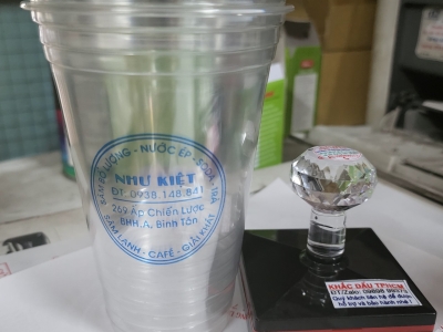 Khắc dấu đóng ly nhựa hộp nhựa ở Nghệ An giá rẻ, uy tín, chất lượng