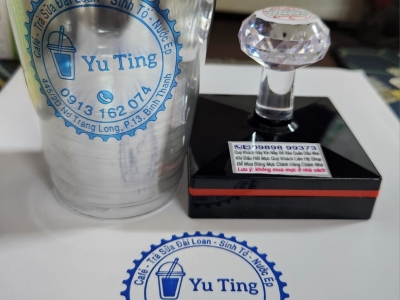 Giới thiệu bạn đơn vị khắc dấu in ly trà sữa bền đẹp