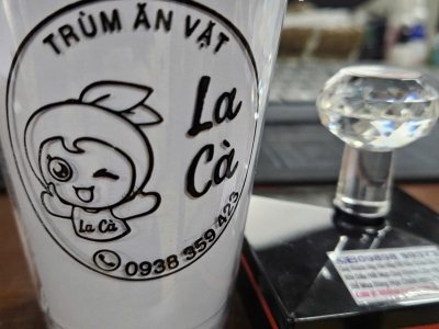 Địa Chỉ Hỗ Trợ Khắc Mộc In Ly Trà Sữa Lấy Ngay