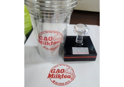 Khắc Dấu In Ly Nhựa Màu Hồng Sắc Nét