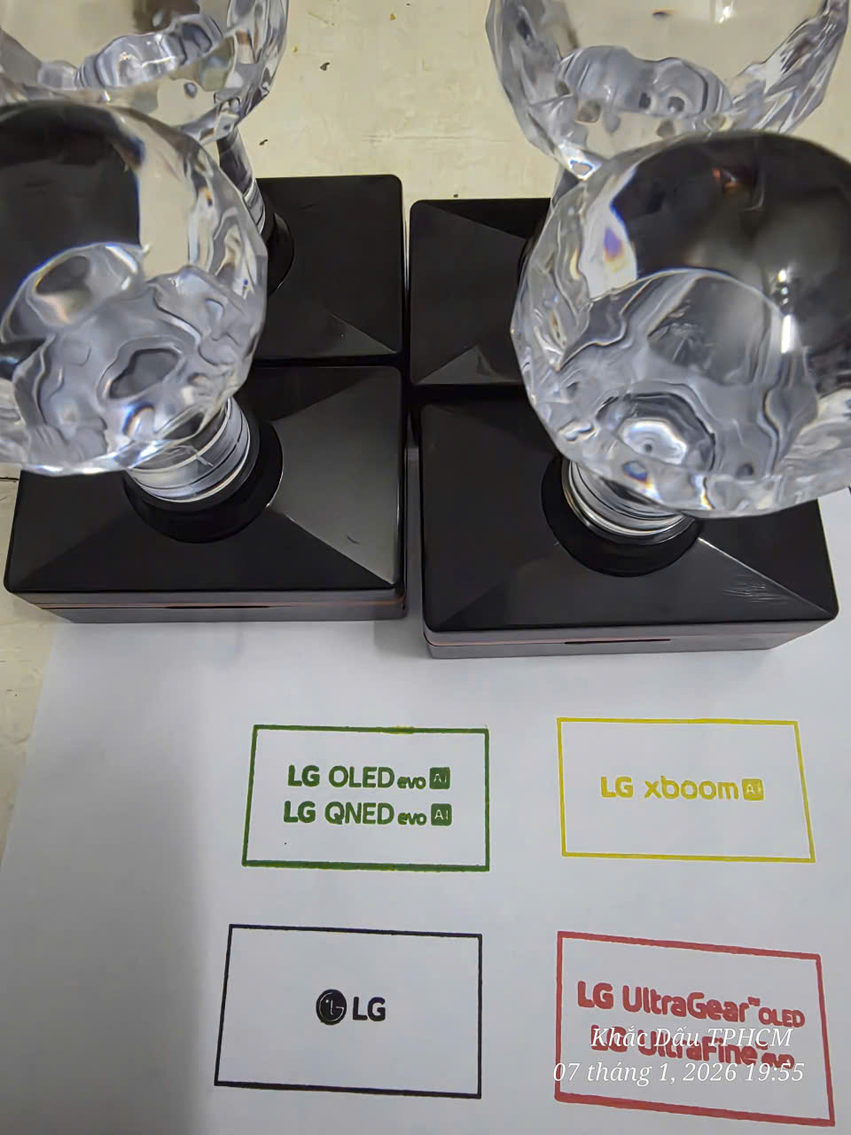 Làm con dấu in ly mực màu vàng