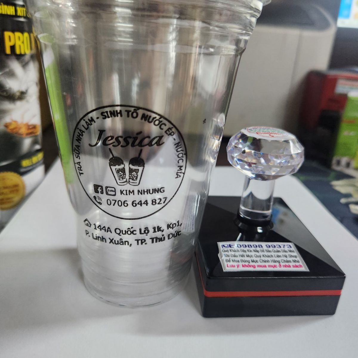 lam-con-dau-in-tren-ly-tra-sua