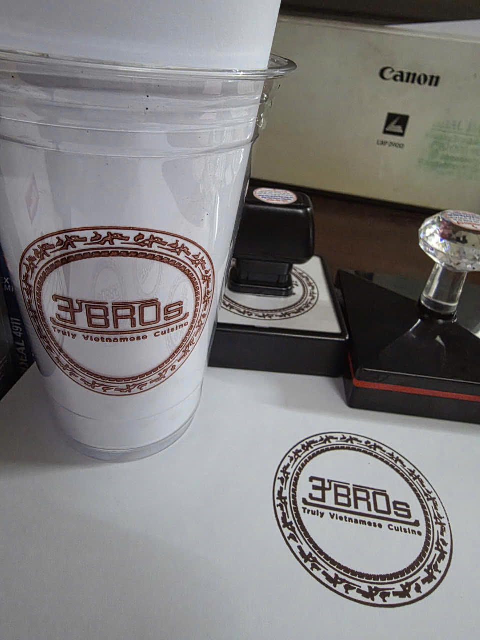 so-sanh-dau-nhua-va-dau-go-3