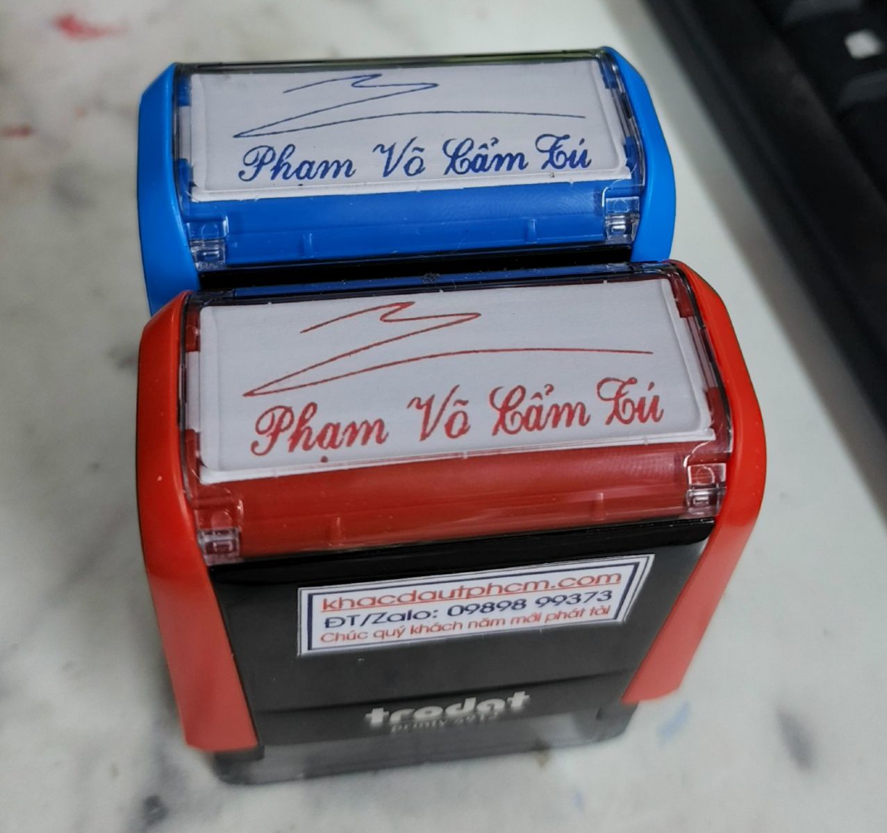 Khắc dấu tên